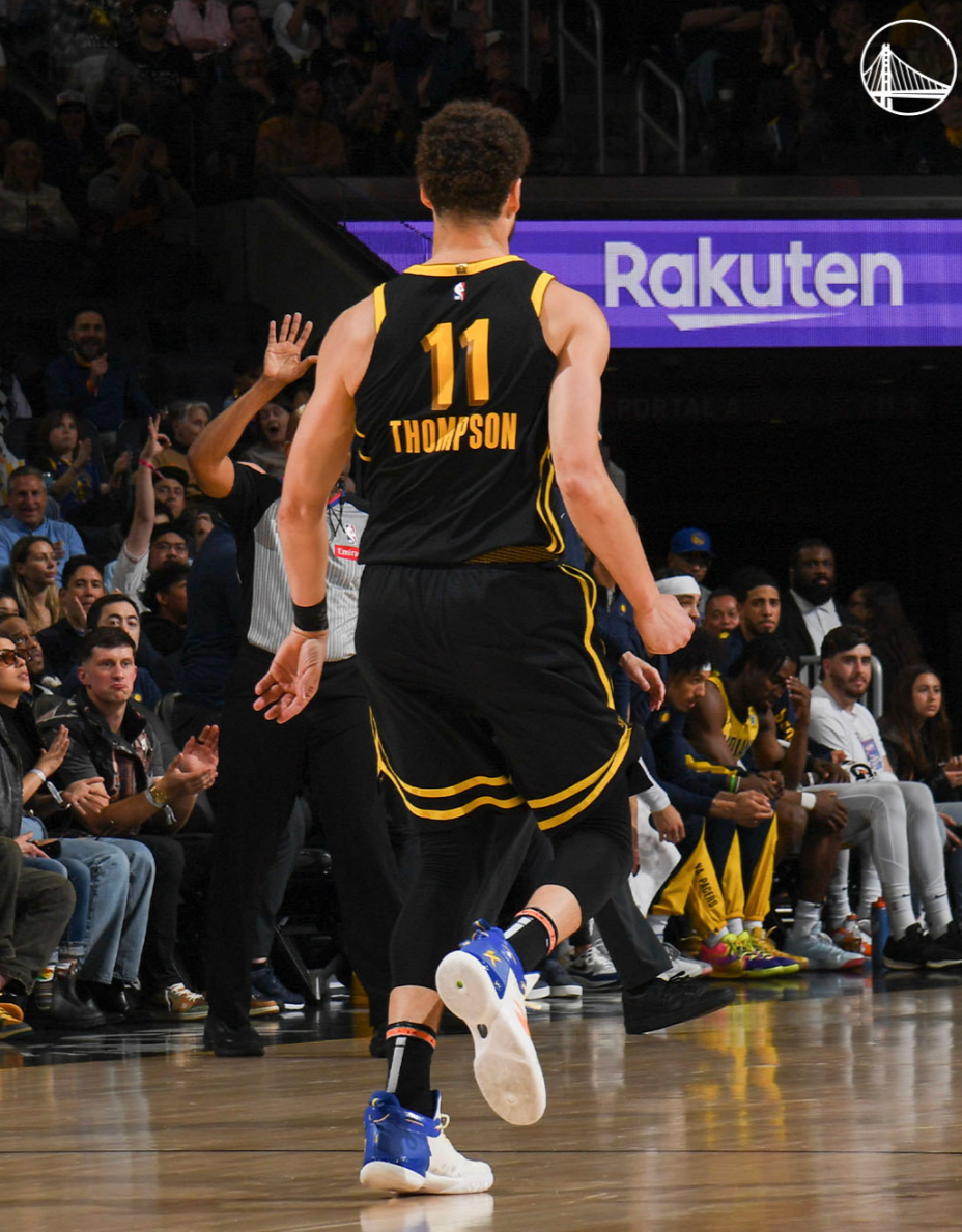 库里回归首秀大放异彩，德约科维奇主场球迷高呼名字的简单介绍