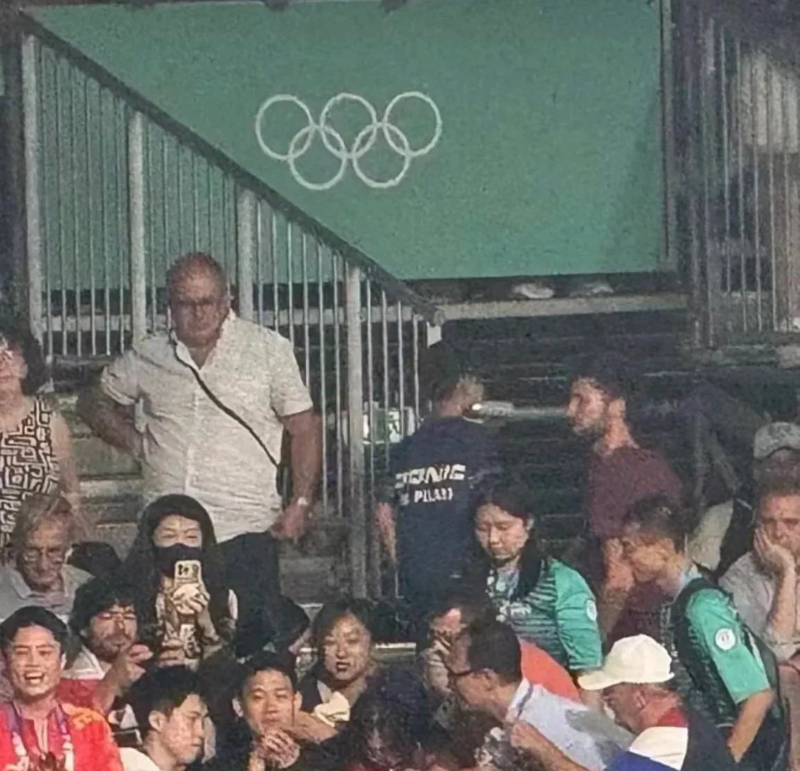 马龙刷新世界纪录，海港教练激动落泪！(马龙刷新世界纪录,海港教练激动落泪是真的吗)