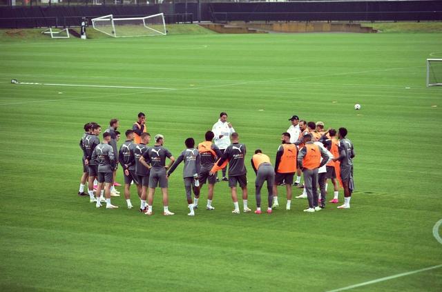 爱游戏娱乐-关于门兴格拉德巴赫迎西甲关键赛；今晨回应争议；态度坚定；训练强度明显提升的信息